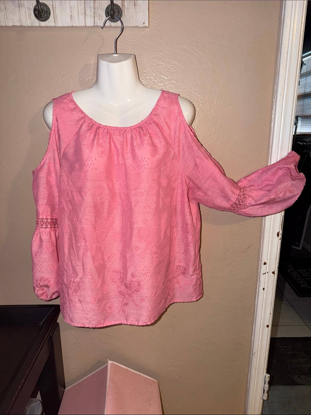 Gorgeous Boho Chic Pink Cold-Shoulder Women's Blouse size Large